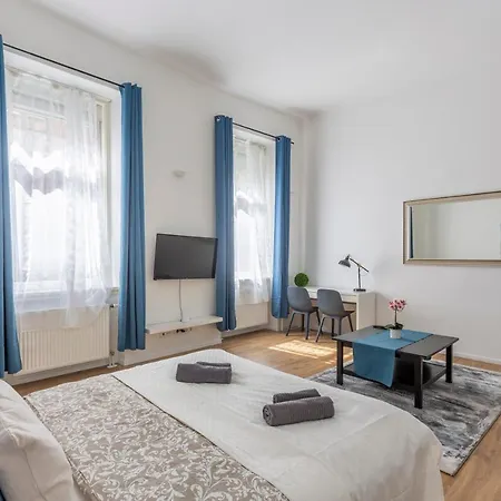 Exclusive With Sauna Next To The New York Cafe