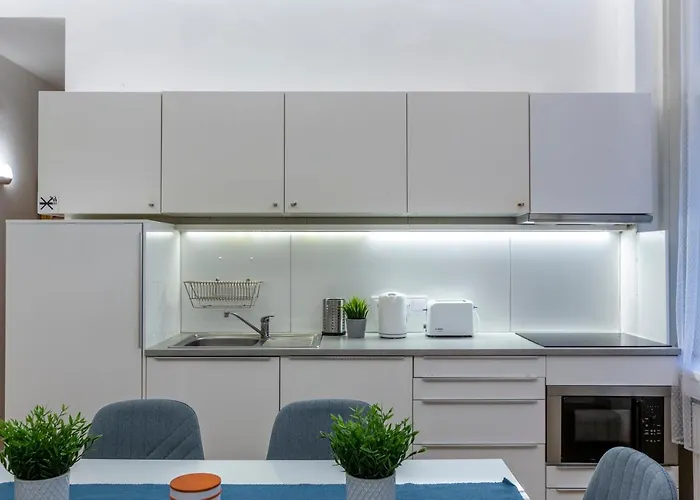 Exclusive With Sauna Next To The New York Café *