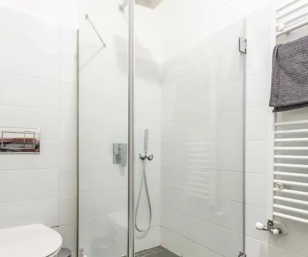 Exclusive With Sauna Next To The New York Café