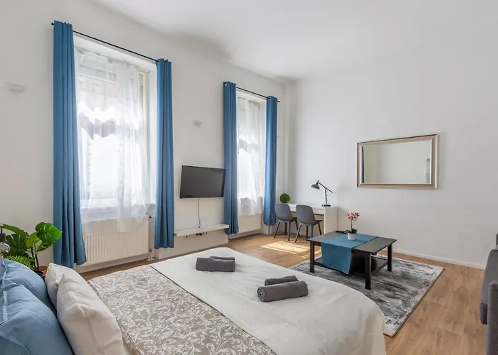 Exclusive With Sauna Next To The New York Café